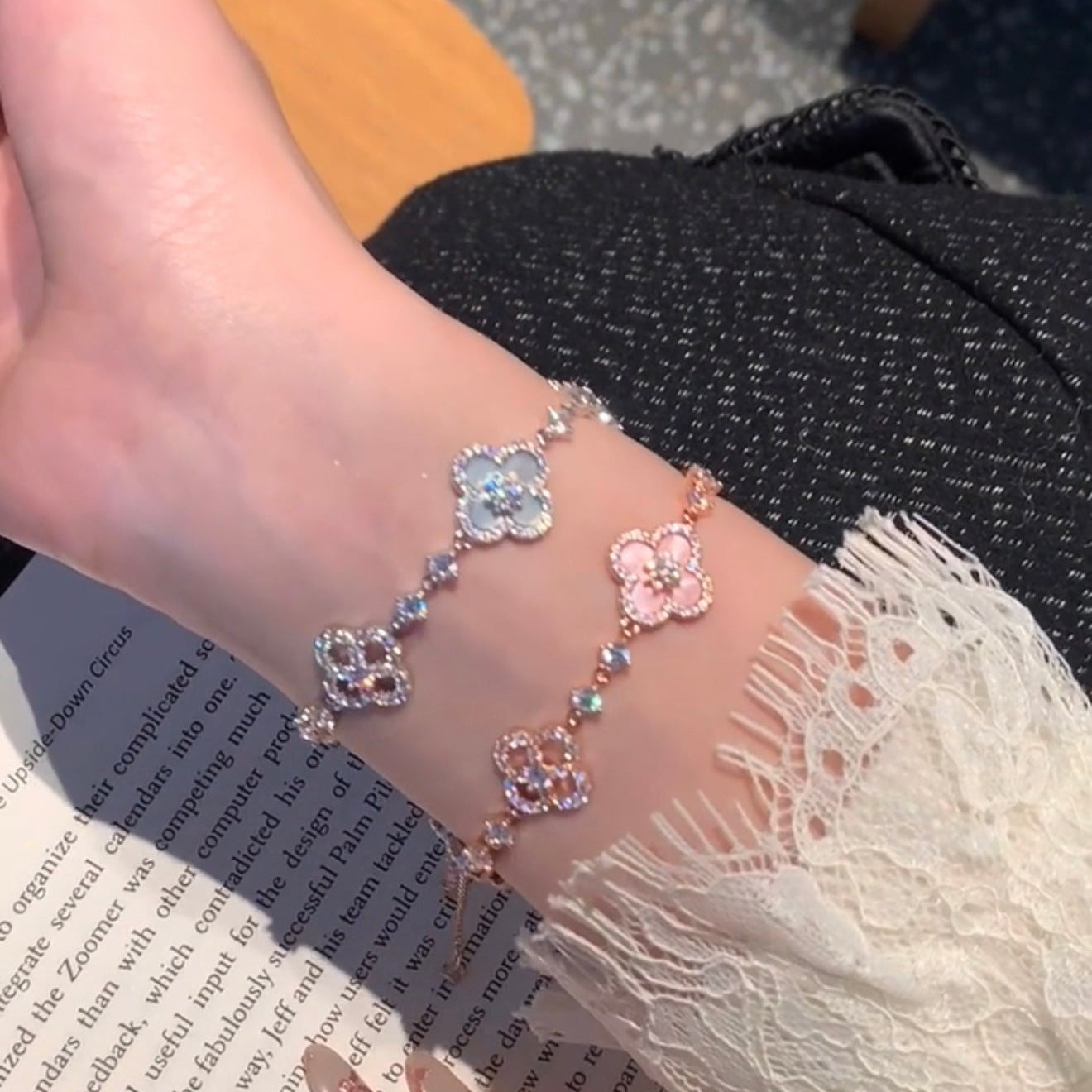 ¡®Imperial¡¯CLOVER 5 MOTIF PINK BLUE RED WHITE BRACELET
