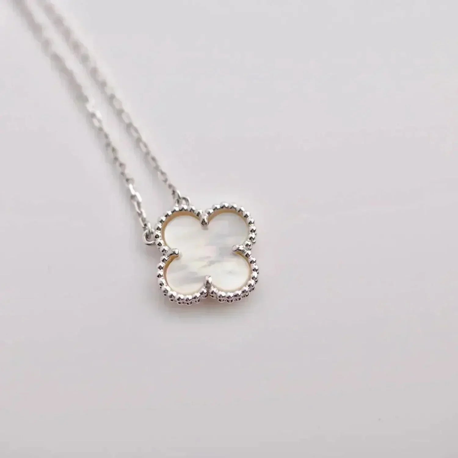 ¡®Imperial¡¯CLOVER  15MM WHITE MOTHER-OF-PEARL SILVER