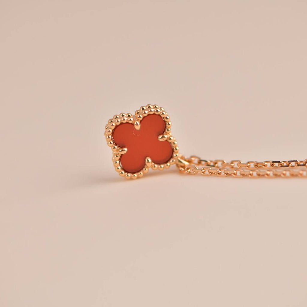 ¡®Imperial¡¯CLOVER MINI 9.5MM WHITE CARNELIANS NECKLACE