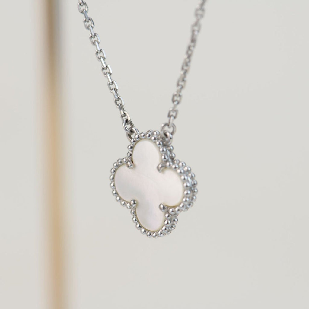 ¡®Imperial¡¯CLOVER  15MM WHITE MOTHER-OF-PEARL SILVER
