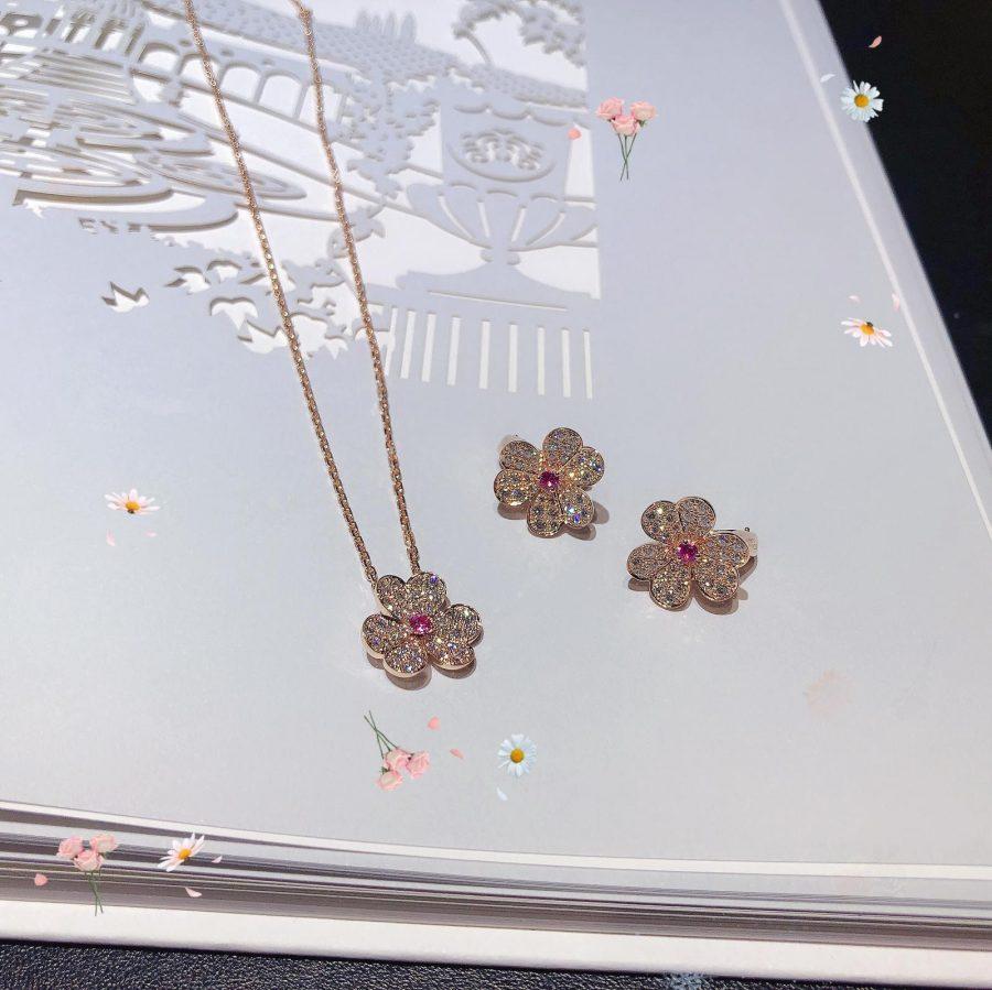 ¡®Imperial¡¯FRIVOLE ROSE GOLD FLOWER DIAMOND NECKLACE