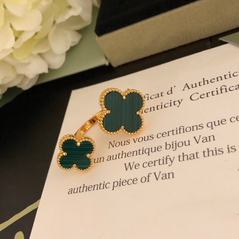 ¡®Imperial¡¯CLOVER BETWEEN THE FINGER RING