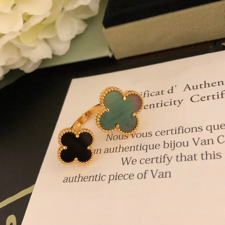 ¡®Imperial¡¯CLOVER BETWEEN THE FINGER RING