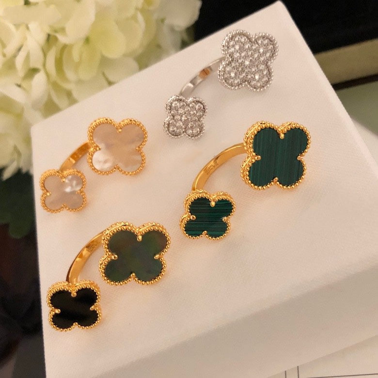 ¡®Imperial¡¯CLOVER BETWEEN THE FINGER RING