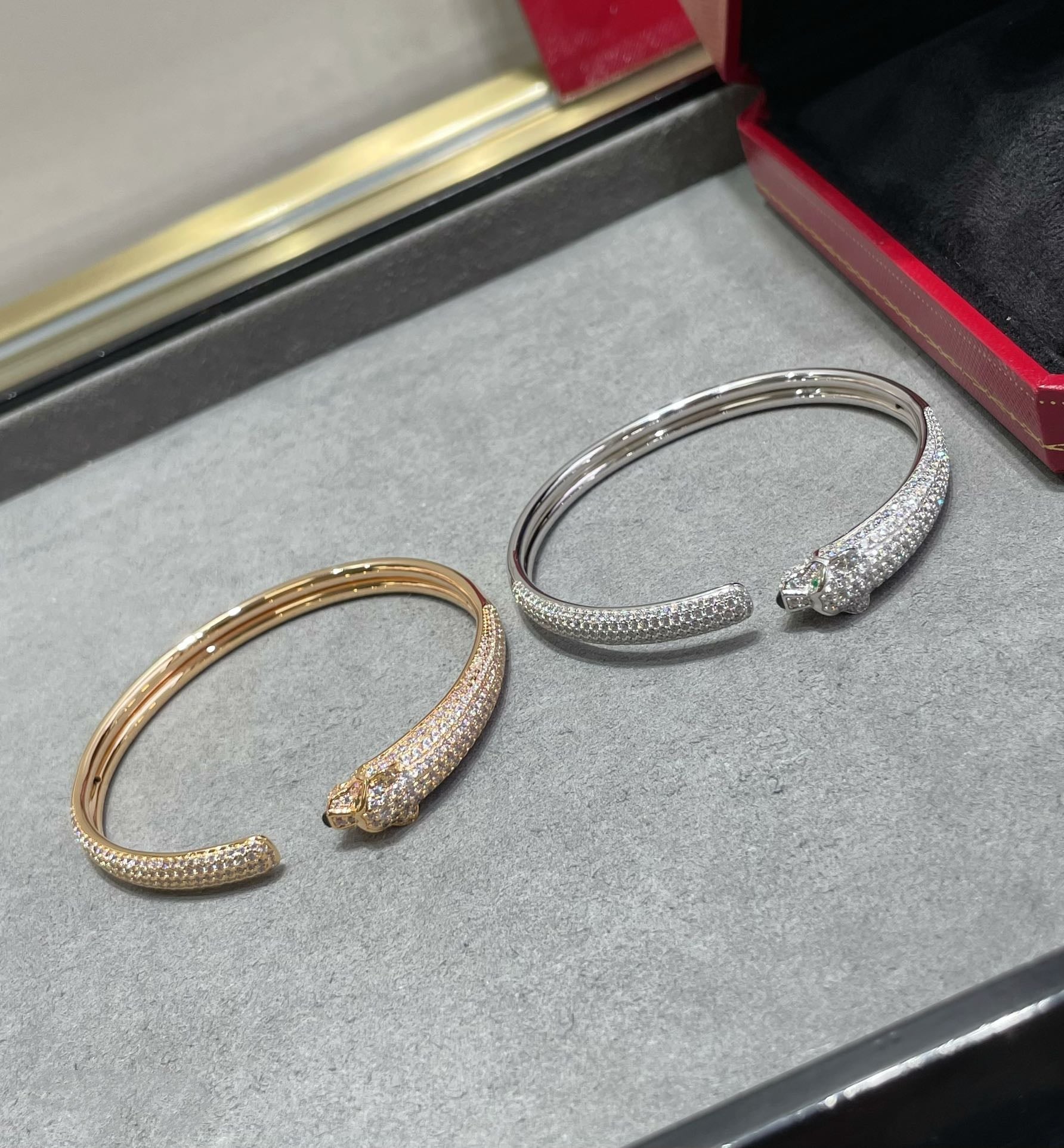 ¡®Imperial¡¯PANTHERE FULL DIAMOND OPEN BRACELET