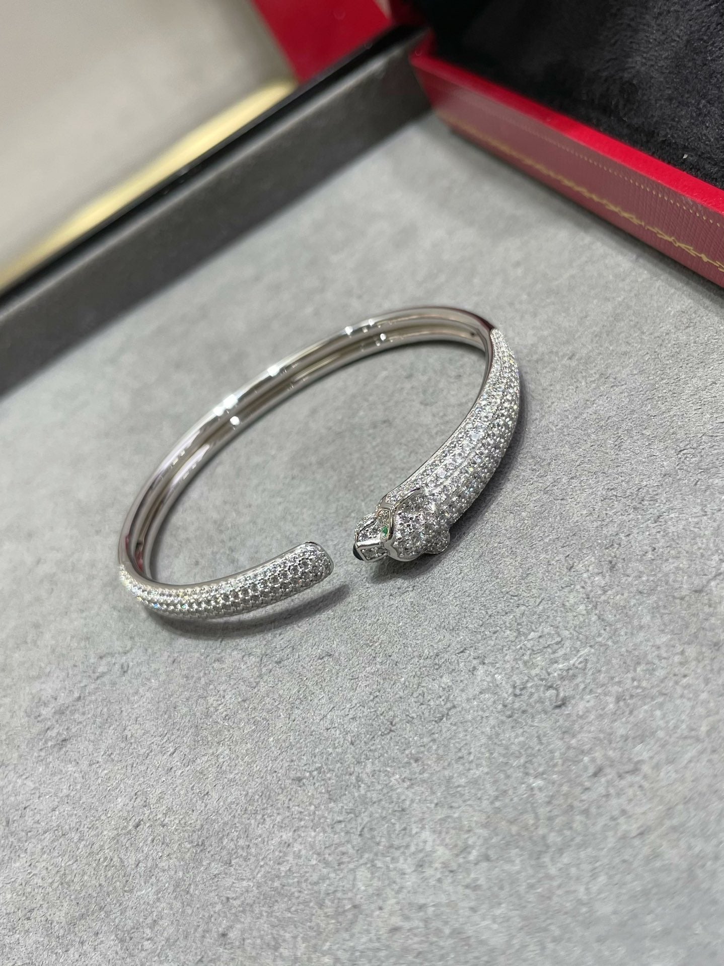 ¡®Imperial¡¯PANTHERE FULL DIAMOND OPEN BRACELET
