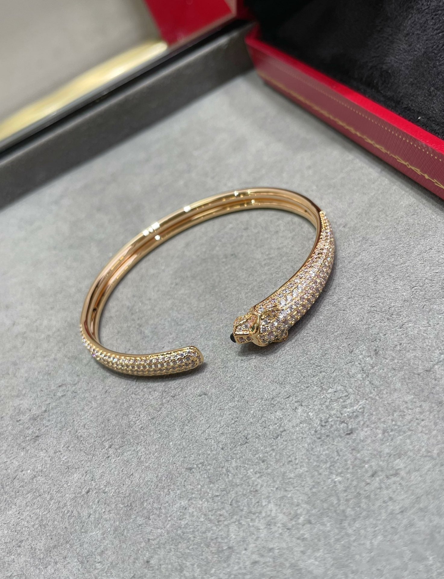 ¡®Imperial¡¯PANTHERE FULL DIAMOND OPEN BRACELET