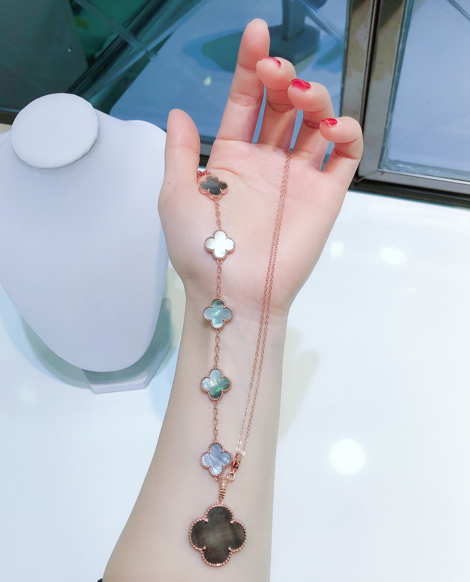 ¡®Imperial¡¯COMBINED BRACELET 5 MOTIFS AND NECKLACE DARK MOP ROSE GOLD