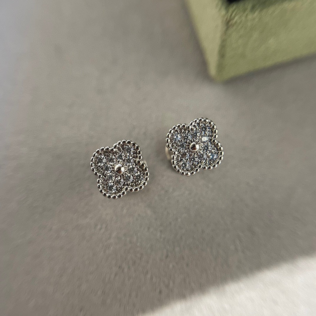 ¡®Imperial¡¯CLOVER MINI DIAMOND STUD EARRINGS